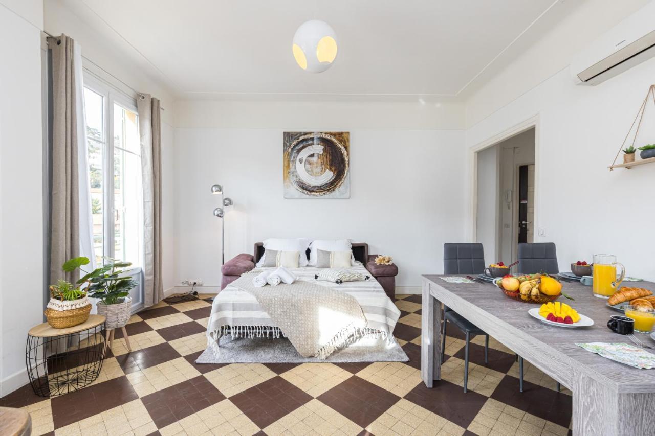 Feel - De Gaulle - * Villefranche-sur-Mer